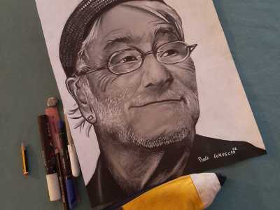Paola, che ha appena creato un ritratto di Lucio Dalla, in occasione del decimo anniversario dalla sua morte, vorrebbe ora girare un corto sull�avventura vissuta dal suo disegno